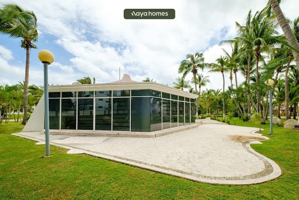 Amazing House -private Pool - Tennis - Paddle Cour