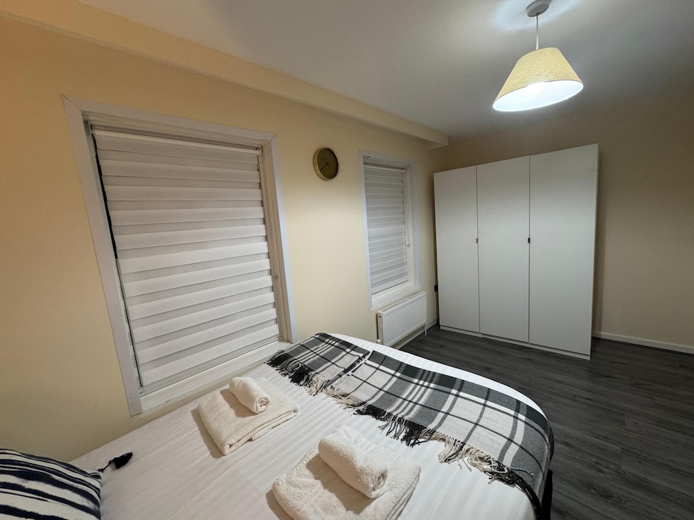 3BR House with Free WiFi All Over UK