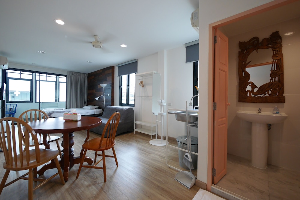 Lee Home Bangkok