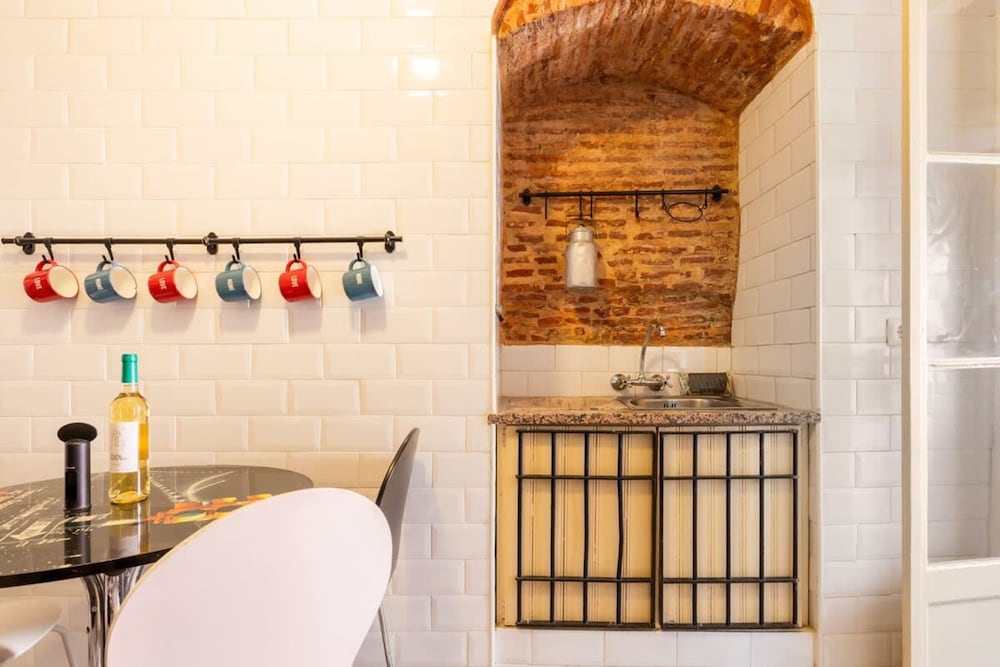 Artistic Alfama 4BR Cathedral Views Tram 28
