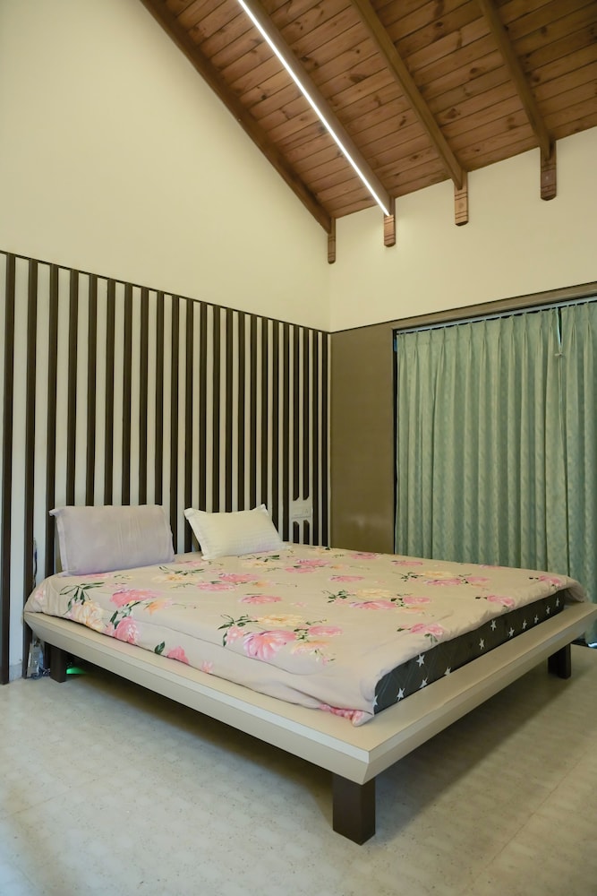 StayGuru Luxury Villa