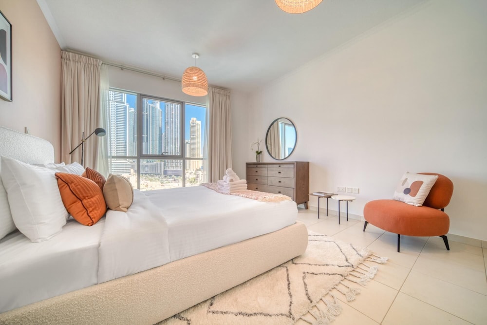 Urban Chic Downtown Apt w Dubai Fountain Views