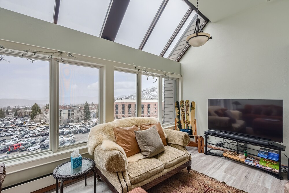 268 Park City Mountain Ski Escape 3 Bedroom Condo by RedAwning view 2
