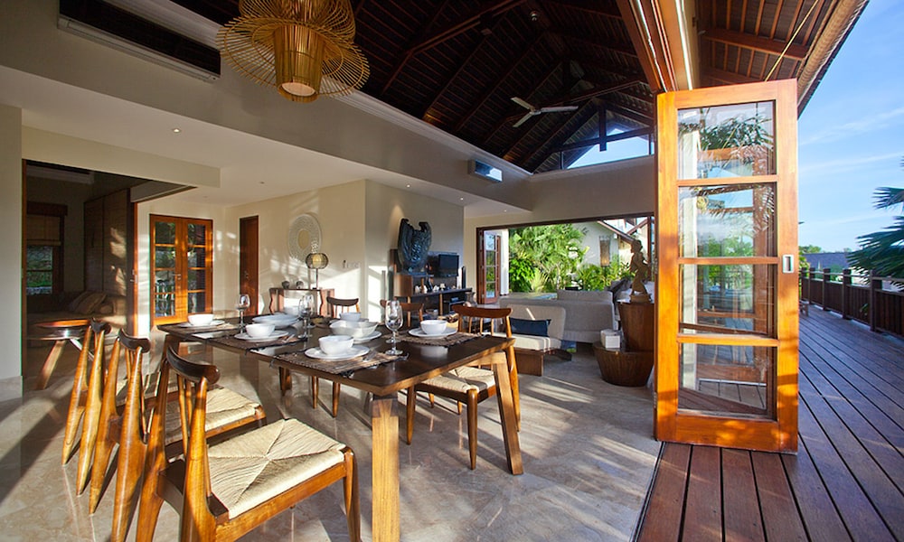 Cliffront Tropical Villa Cantik