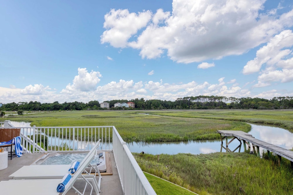 Sleeps 38 2 Homes, Steps to the Beach, Private Pool + Hottub, Game Room, Views