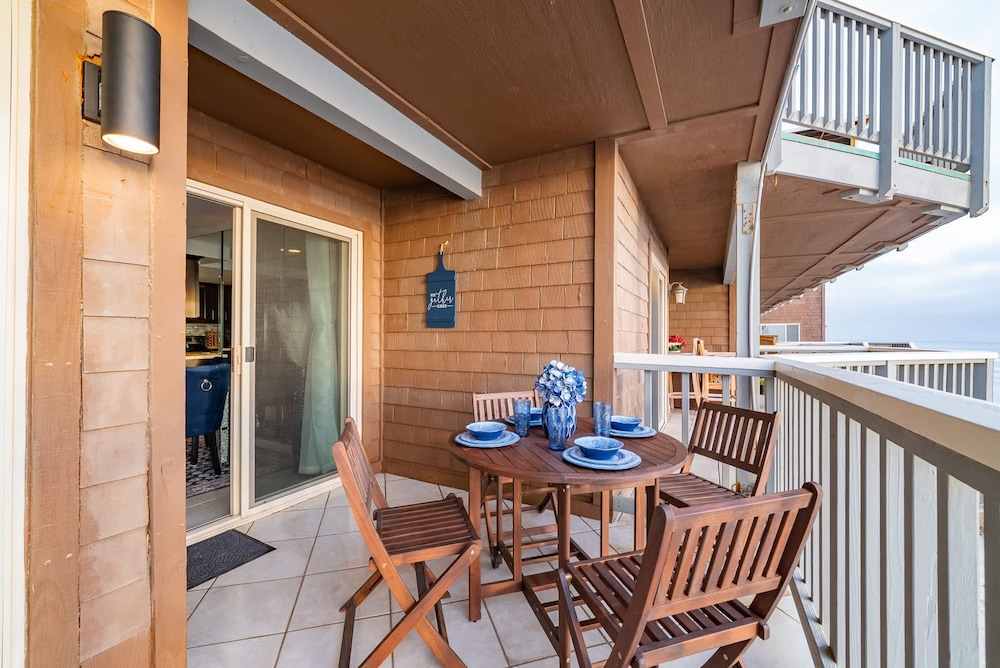 Luxury Oceanfront Condo With Private Beach Access