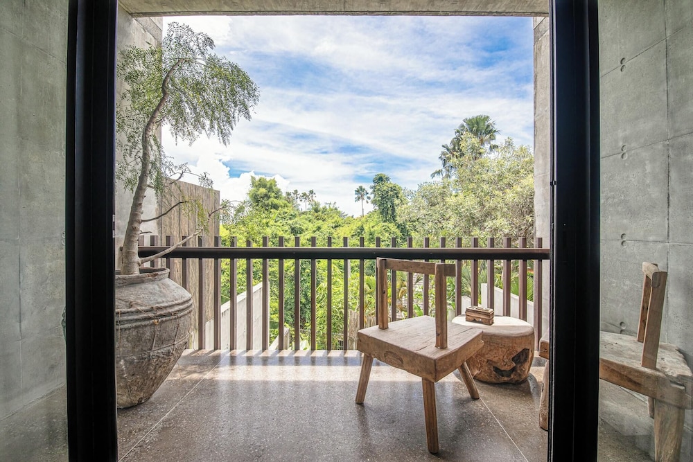 Modern 2BR Villa Enclosed Living Heart of Canggu