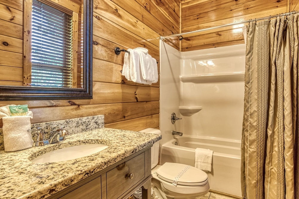 Grand View Lodge Panoramic Views Hot Tubs Game Room Theater Sleeps 56 Guests