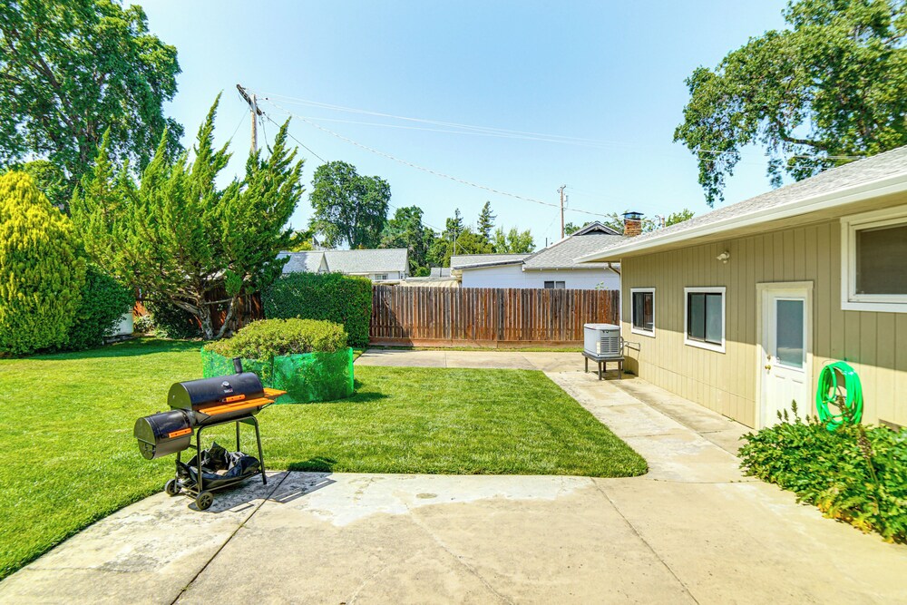 Steps to Clear Lake: Hot Tub Haven in Norcal!