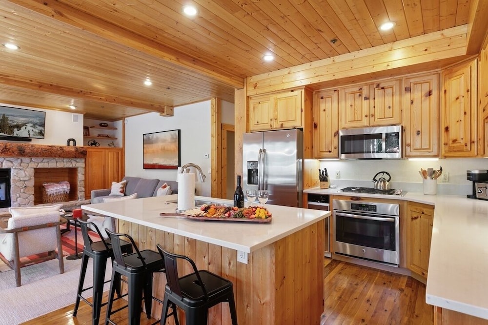 301 - Three Bedroom with Spa Bristlecone 3 Condo