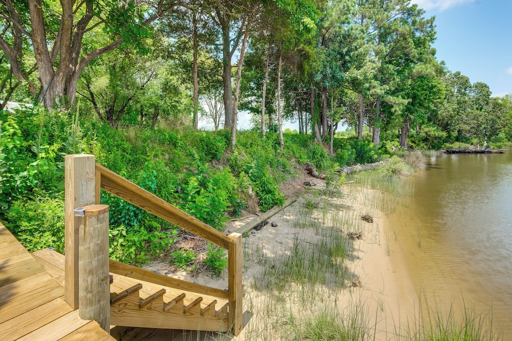 Pets Welcome: Riverfront Getaway in Colonial Beach