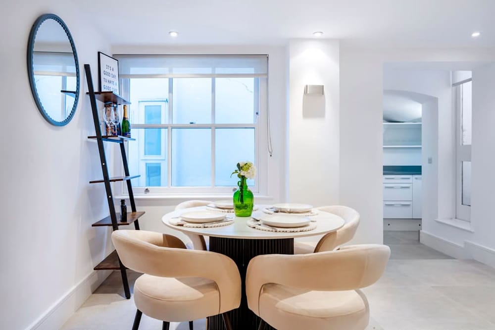 The Urban Minimalist- Notting Hill 2 Bed