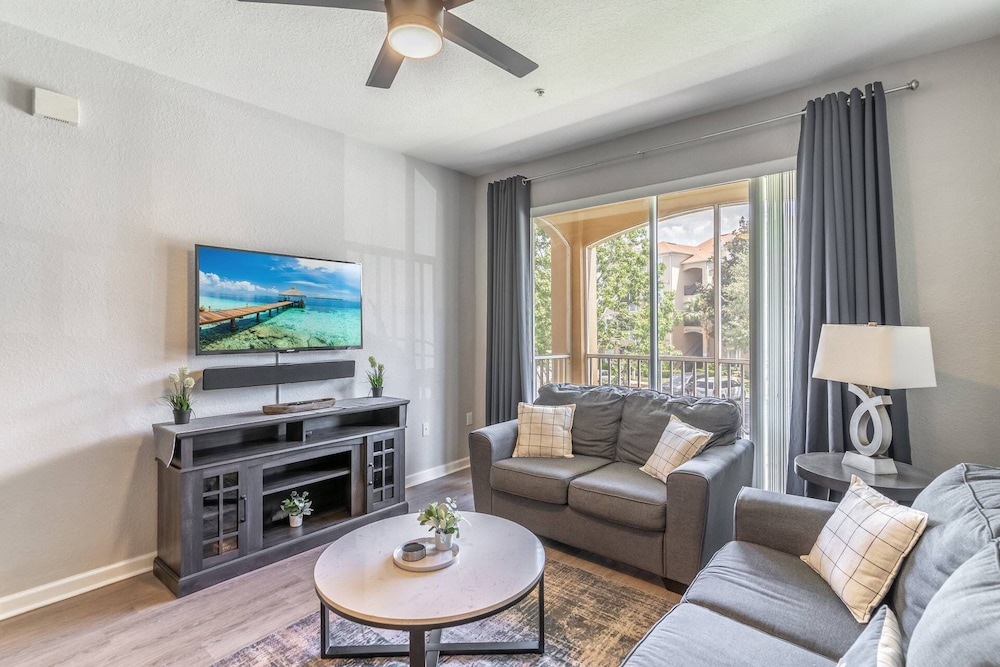 2821 Windsor Hills