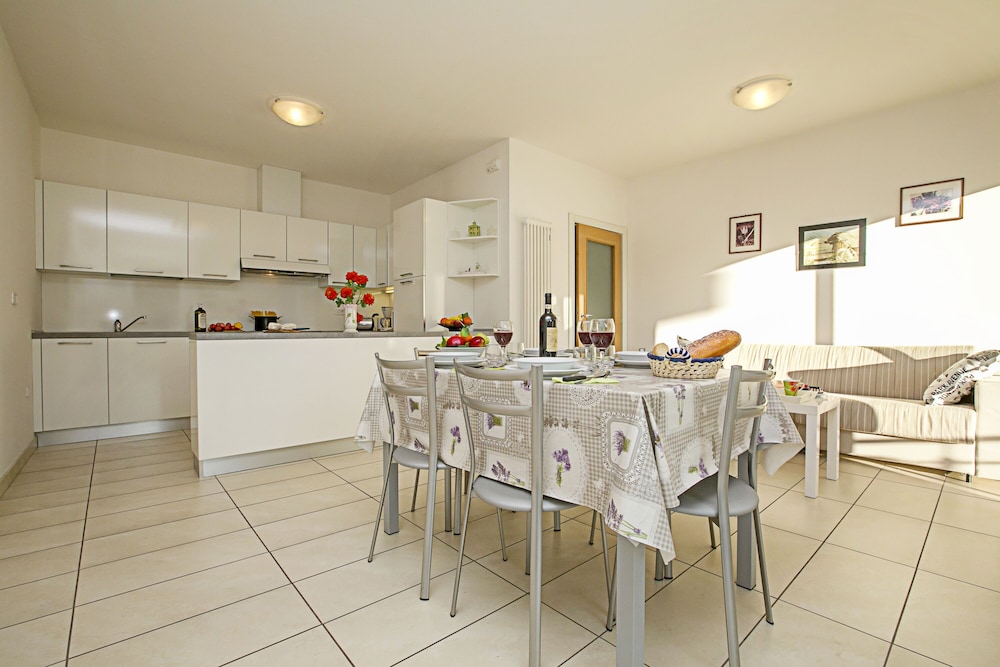 Torbole Relax, Pool & Balcony Apartment view 4