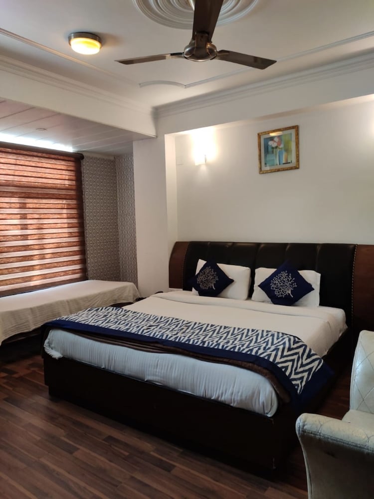 Goroomgo Shivani International Dharamshala