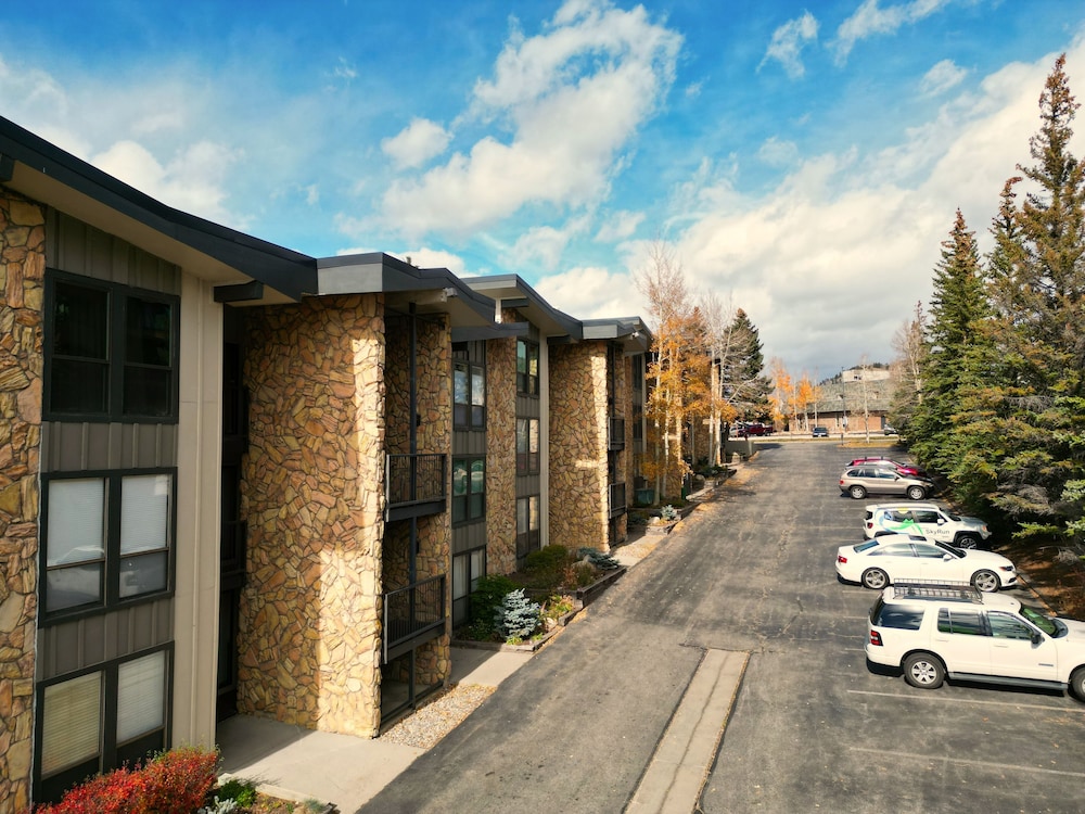 A106 Lake Cliffe 2 Bedroom Condo