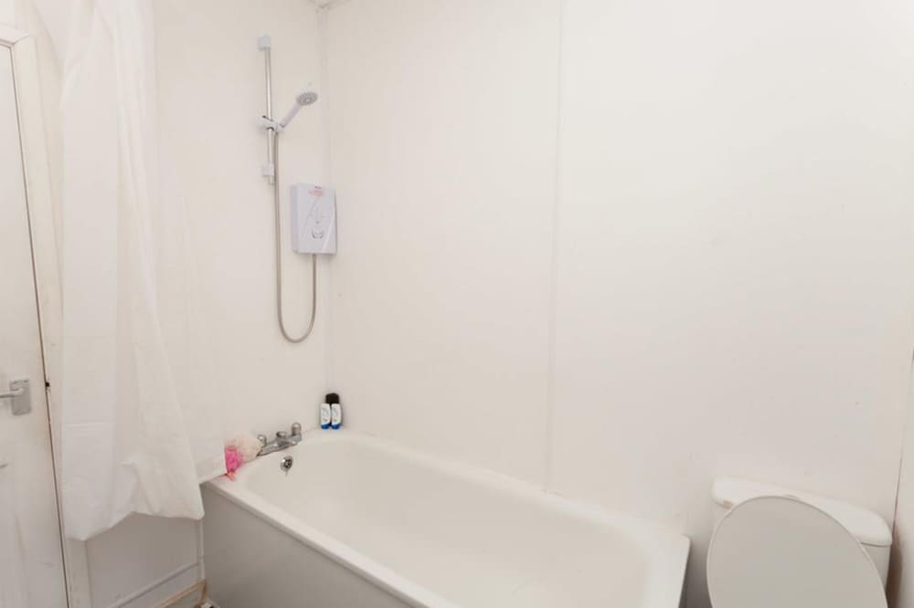 Budget Apartment Shields Road view 2