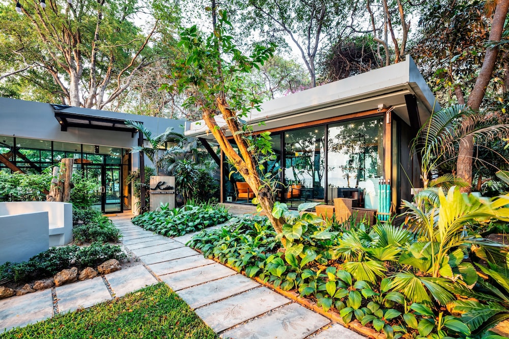 Hotel The Monttra Pattaya - Image 1