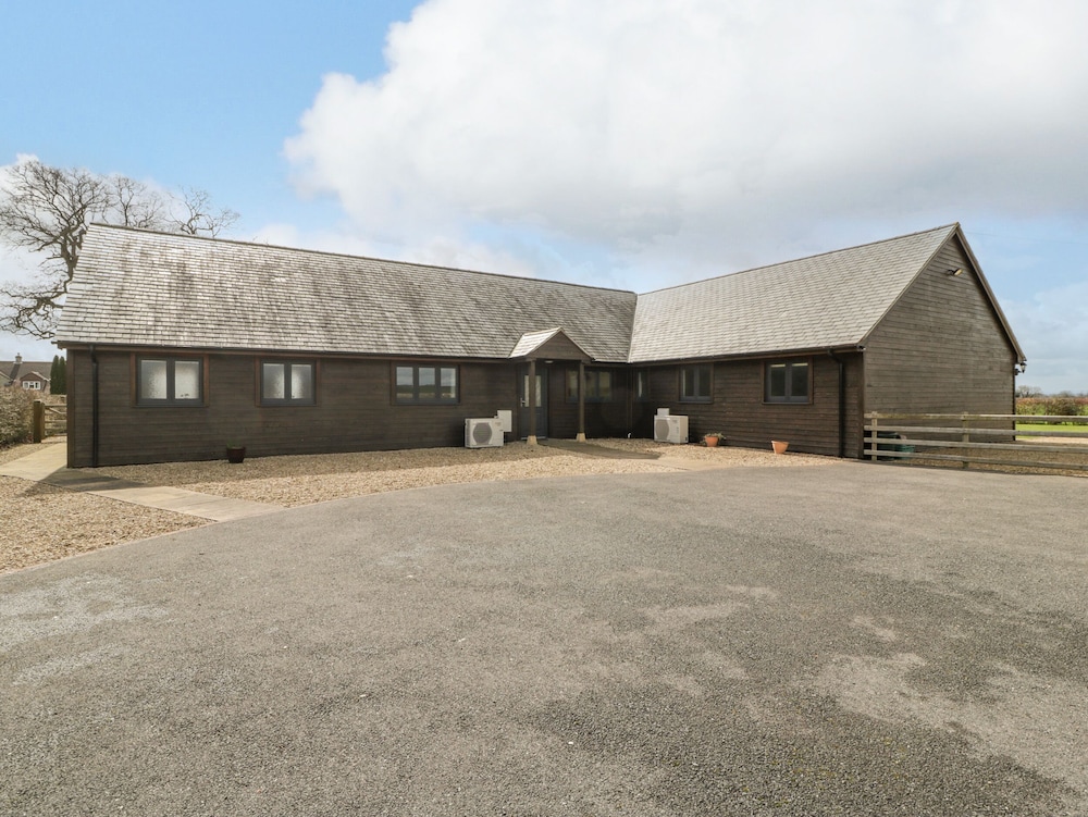 Yeovil Vacations - Rectory Farm Lodge - Property Image 1