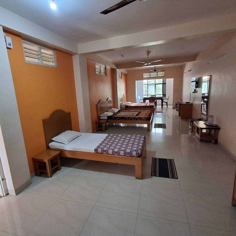 Sri Vinayaka Lodge