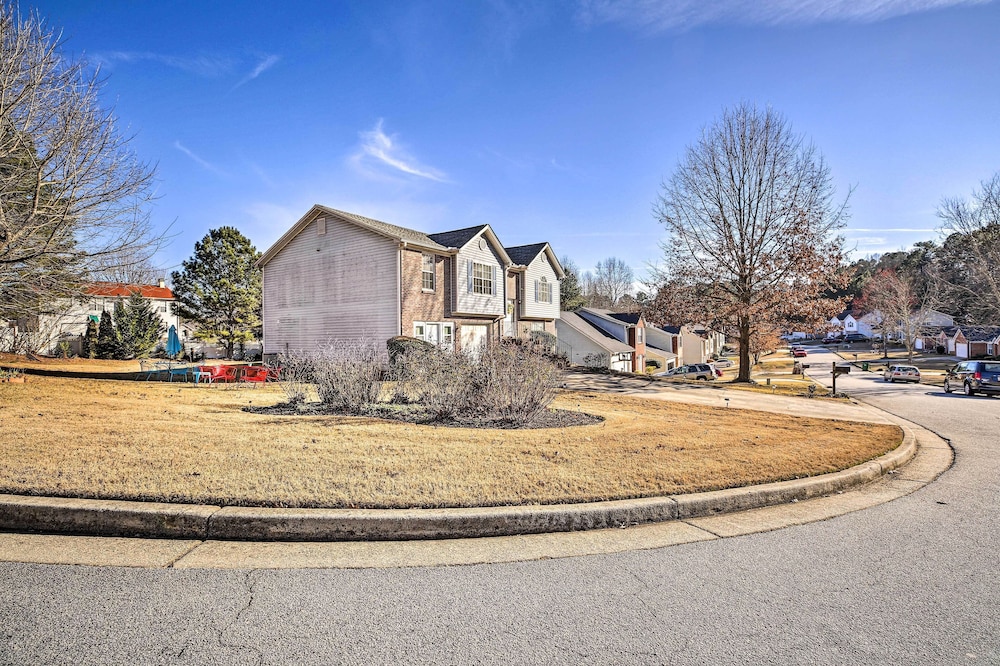 Classic Lithonia Home - Near Golf & Stone Mtn view 4