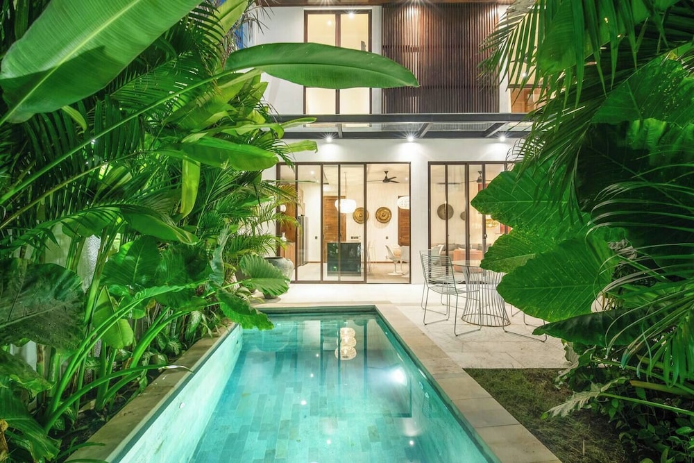 Modern 3BR Villa Enclosed Living