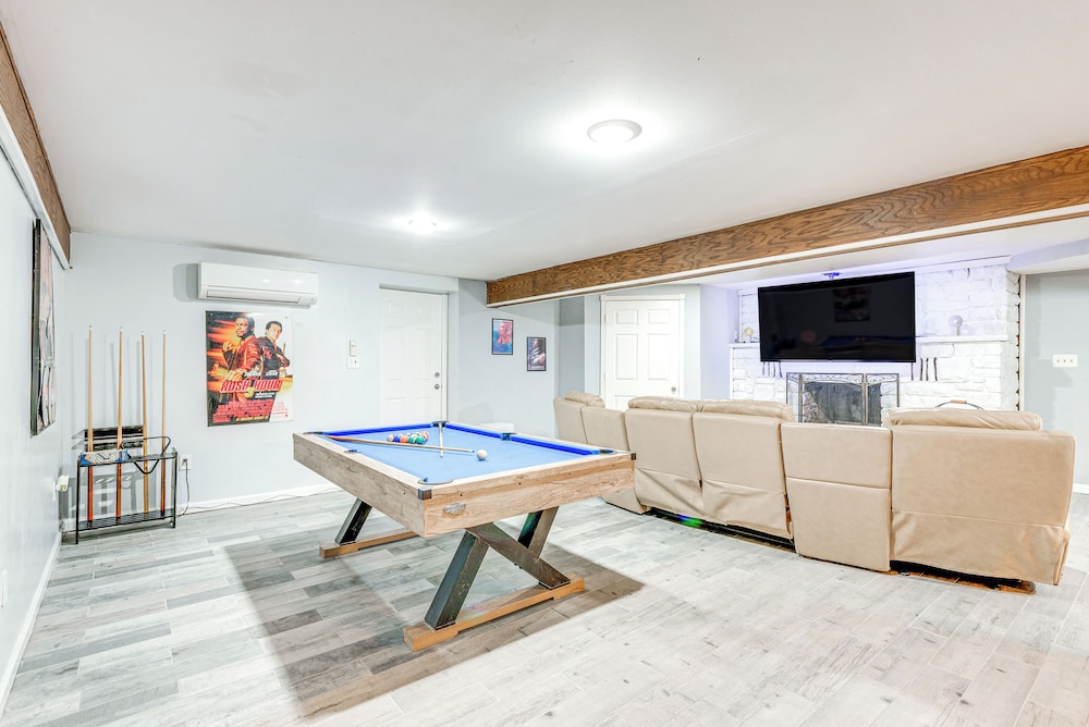 Game Room, Deck & Fire Pit: Covington Township Gem