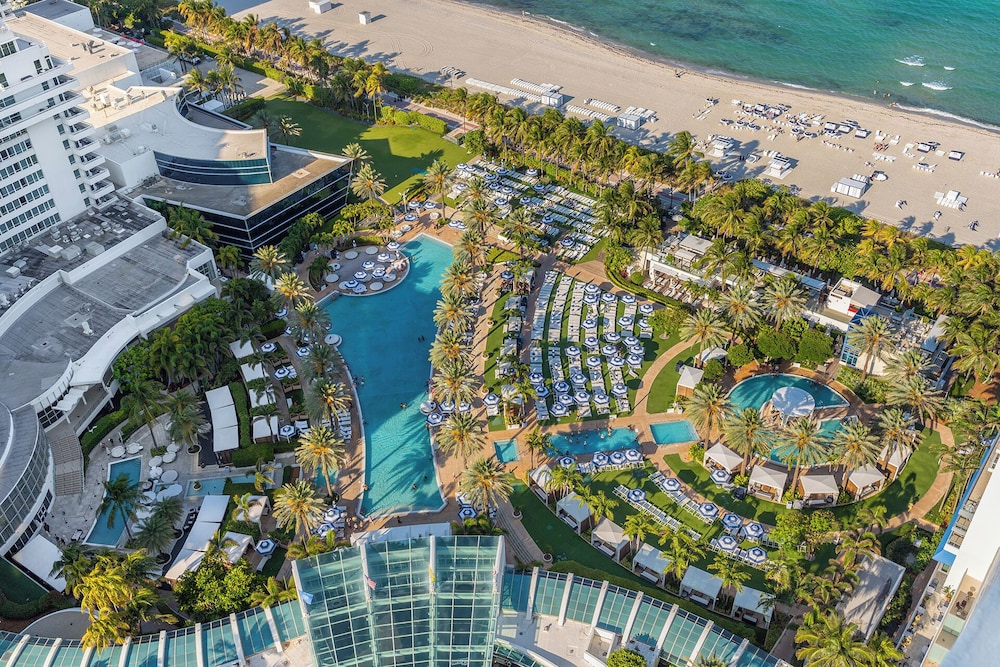 Luxury Vacation Rentals at Fontainebleau Miami Beach by LRMB