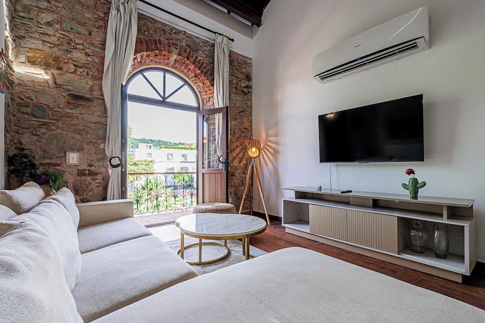 w Grandiose 1BR w Balcony in San Felipe