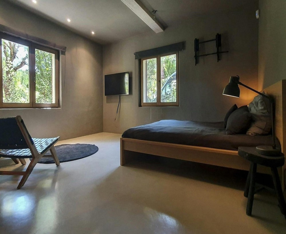 Holiday Home With Wooden-beamed Patio