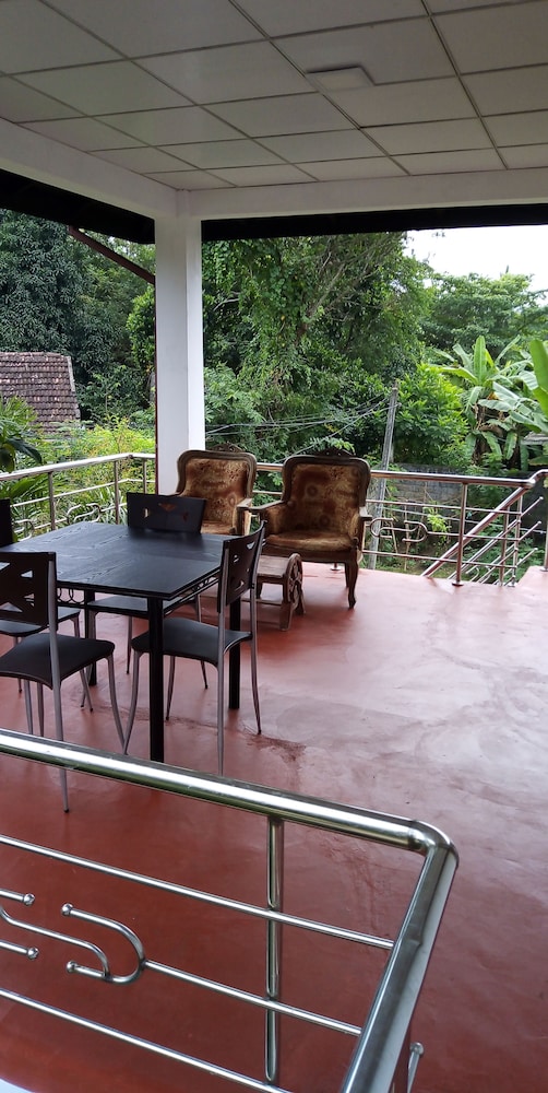 Senuri Home stay