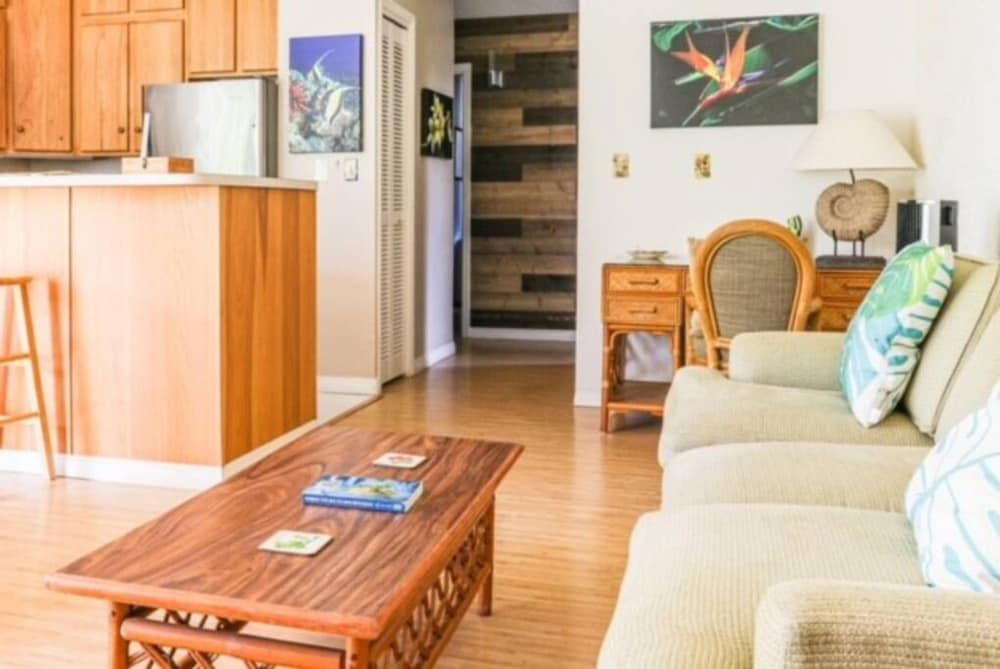 Enjoy the Sunset Ocean Front 1BR Apt-pool On-site