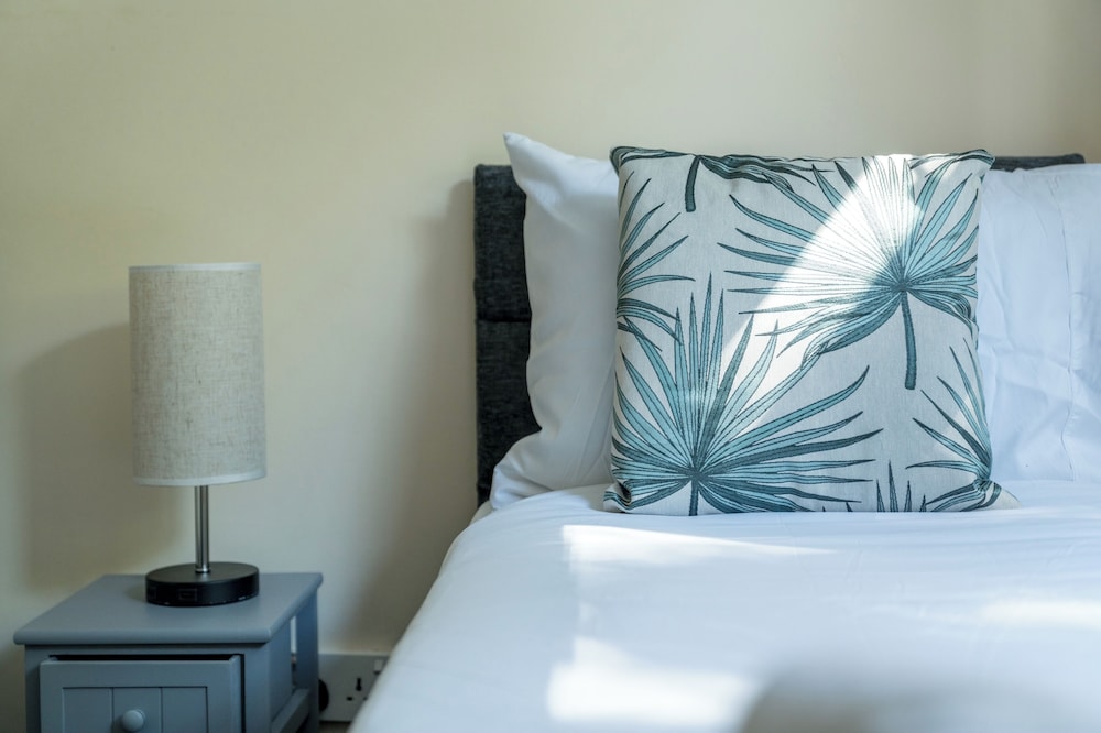 Redhill Retreat - Cozy 2 Bedroom Apartment