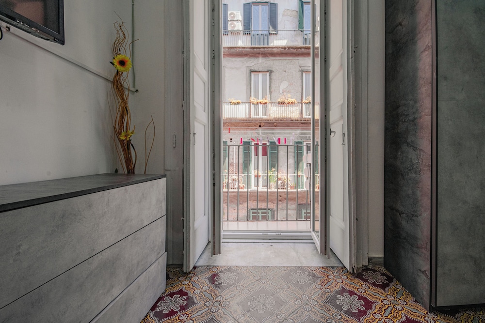 MAESTOSA CASA IN NAPOLI CENTRO