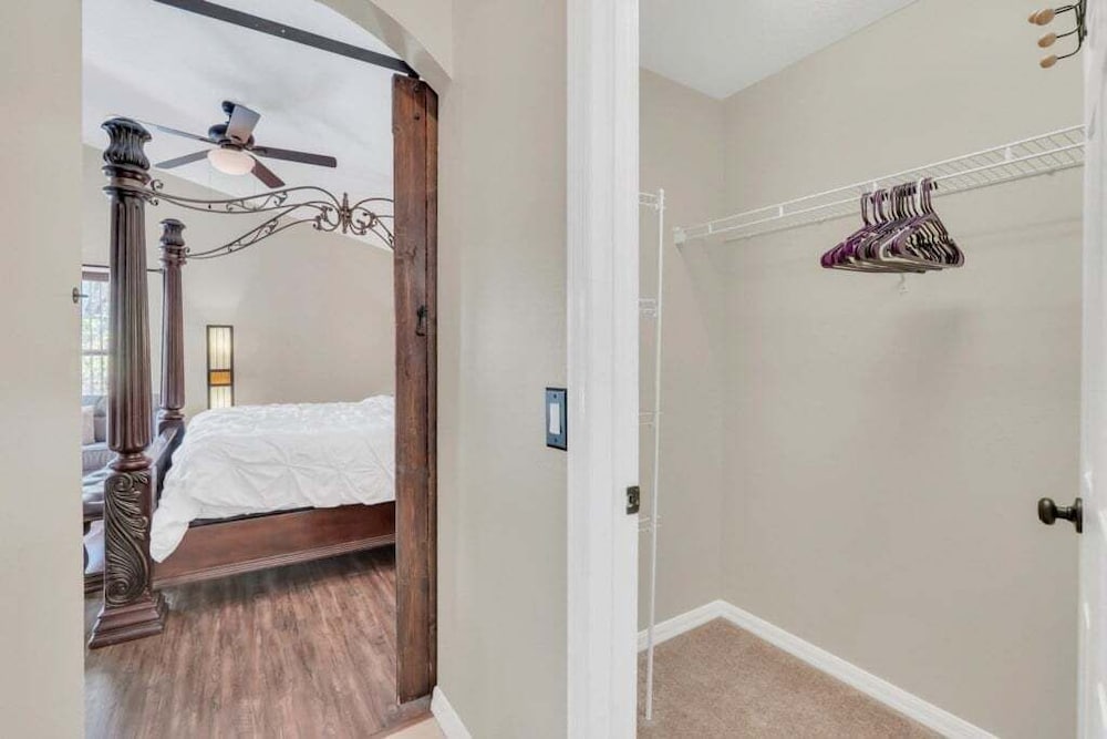 Large 4 bedroom Pool Home With Relaxing Vibes 4 Villa