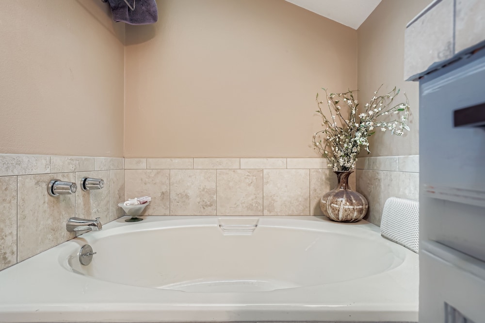 Chimney Creek 2 Bedroom Condo