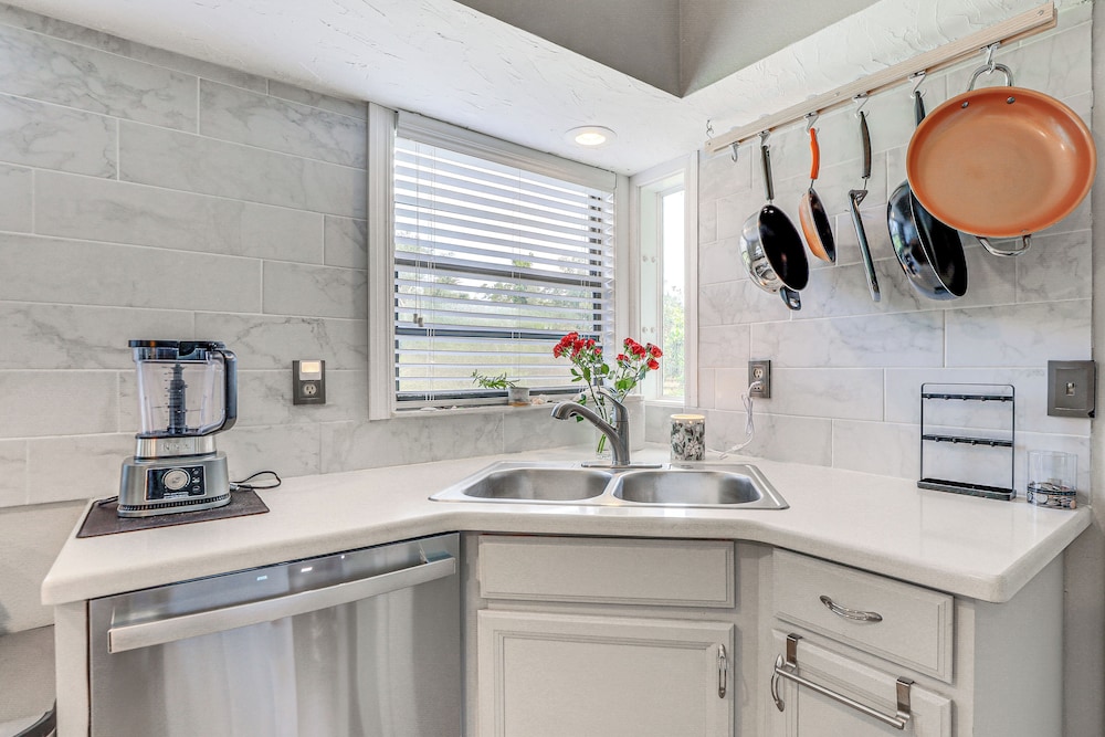 Lovely Retreat: Walk to Manasota Key Beach!