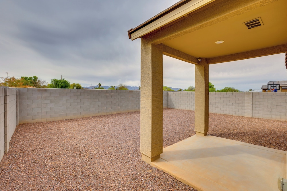 10 Mi to Spring Training: Phoenix Area Home