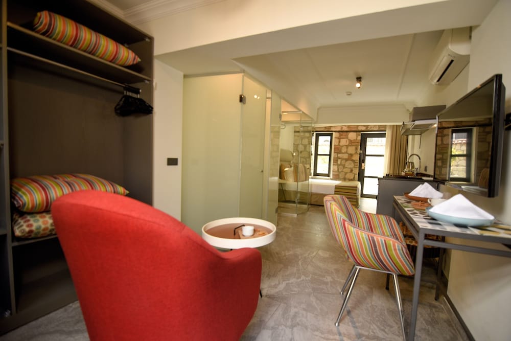 Chic Studio Flat with Patio SARDUNYA
