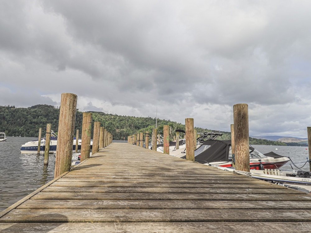 Shoreside Lodge
