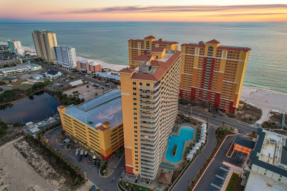 Fall Retreat Condo w Heated Pool Hot tub Pier Pk