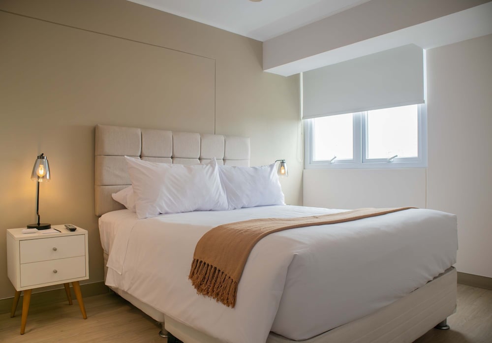 w Contemporary 2BR w Balcony in Barranco