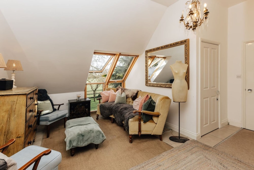 Vintage Chic Coach House
