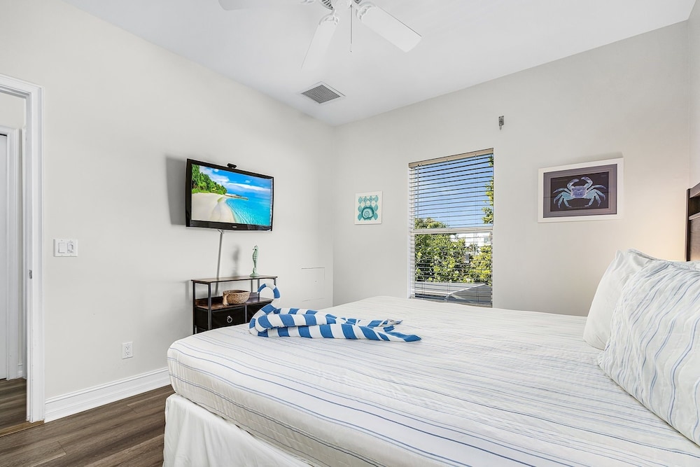 241 Miramar Waves: 3br W/ Heated Pool 3 Bedroom Home