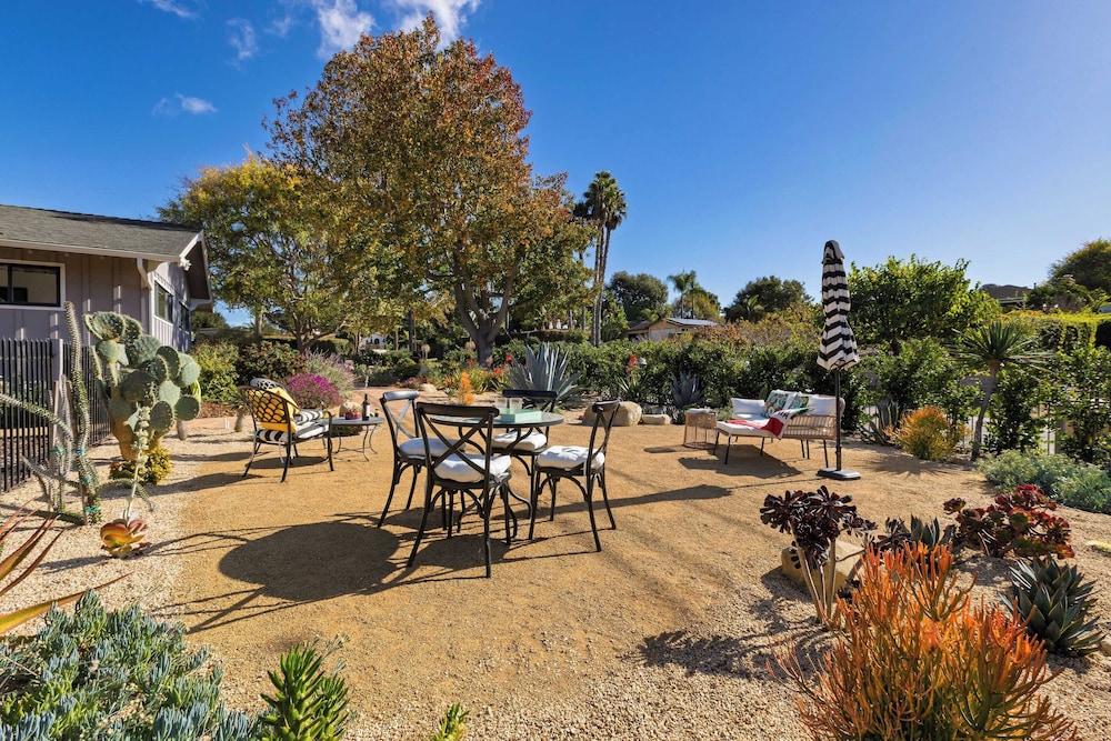 Hummingbird Haven by Avantstay Dog-friendly, Near the Beach, Huge Yard+hot Tub