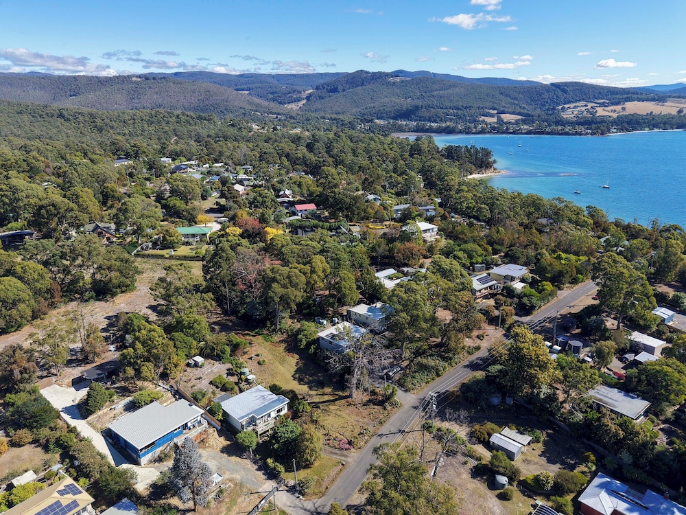 Coningham Beach House - 3 Bedrooms