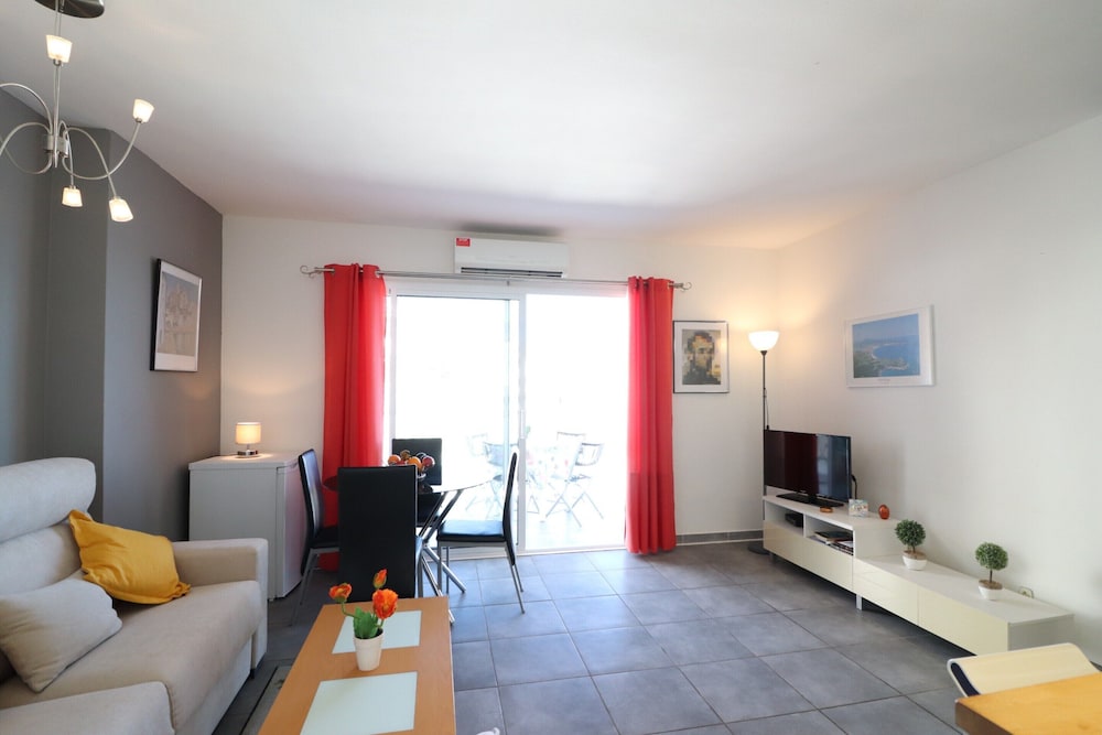Apartment in Roses With Balcony