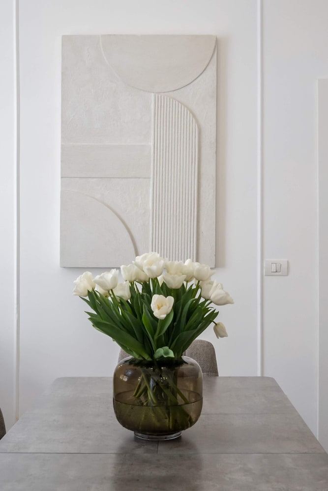Contemporary Aparthotel 2-BR Flats Near Old Town, Quiet & Serene