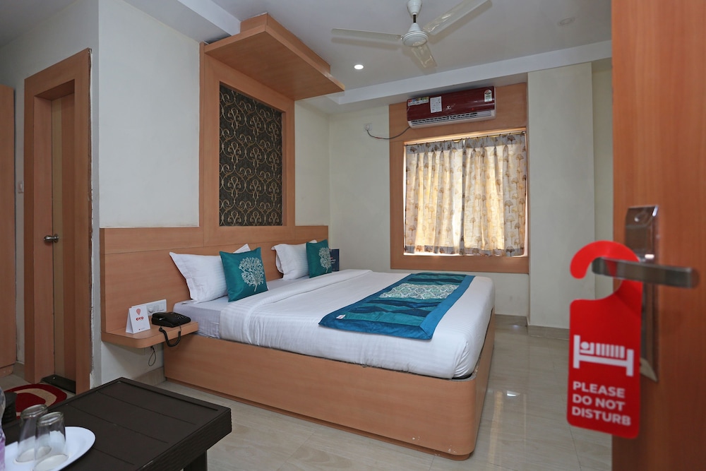 OYO 9048 Hotel Lucifer