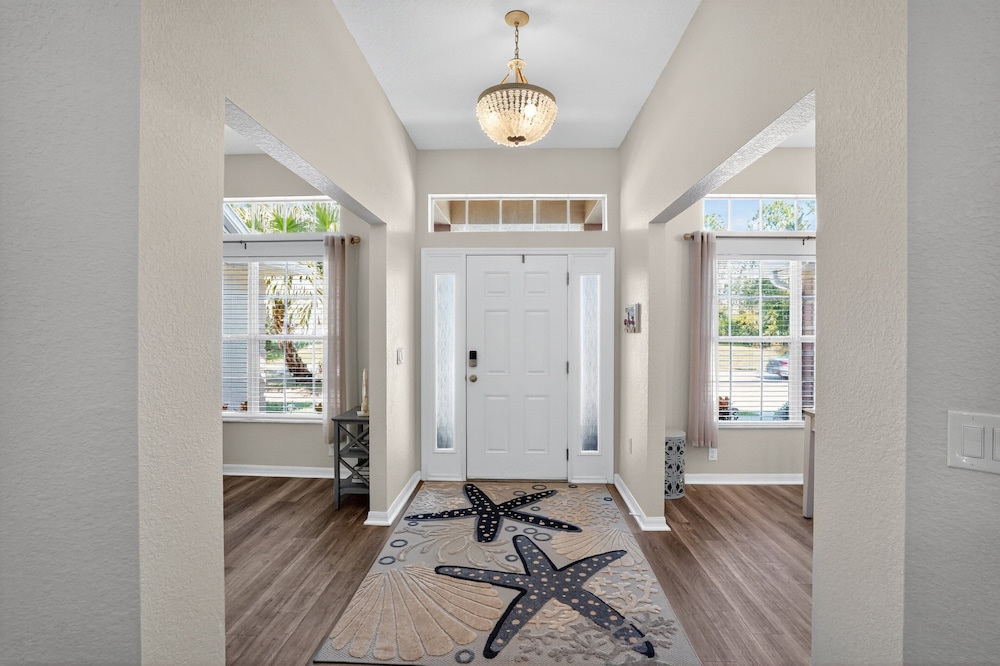 Spacious 4br Retreat With Heated Pool & Spa 4 Bedroom Home